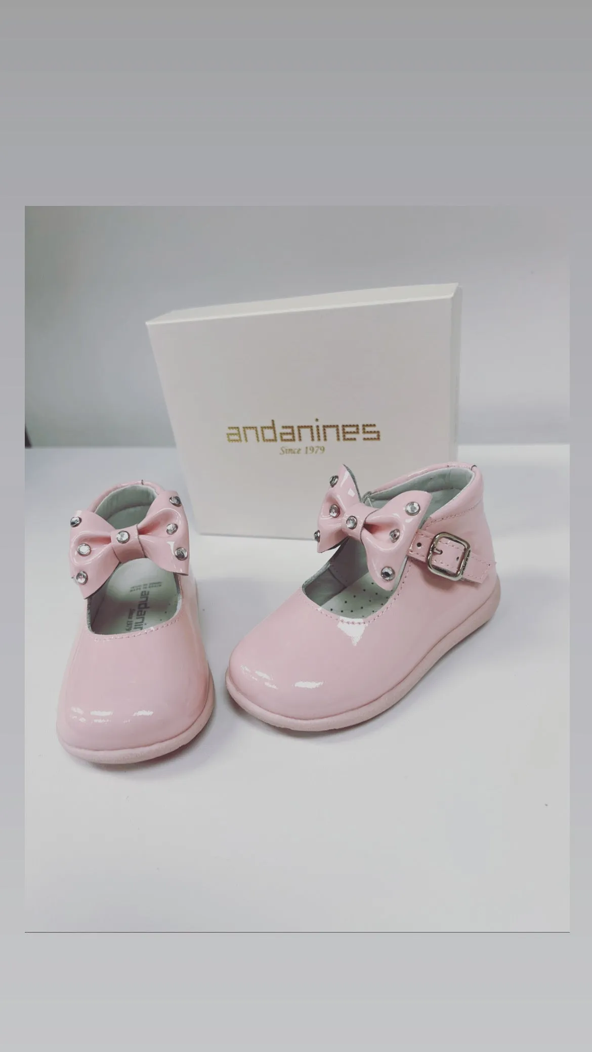231287 Pink Stud Patent Bow Andanines