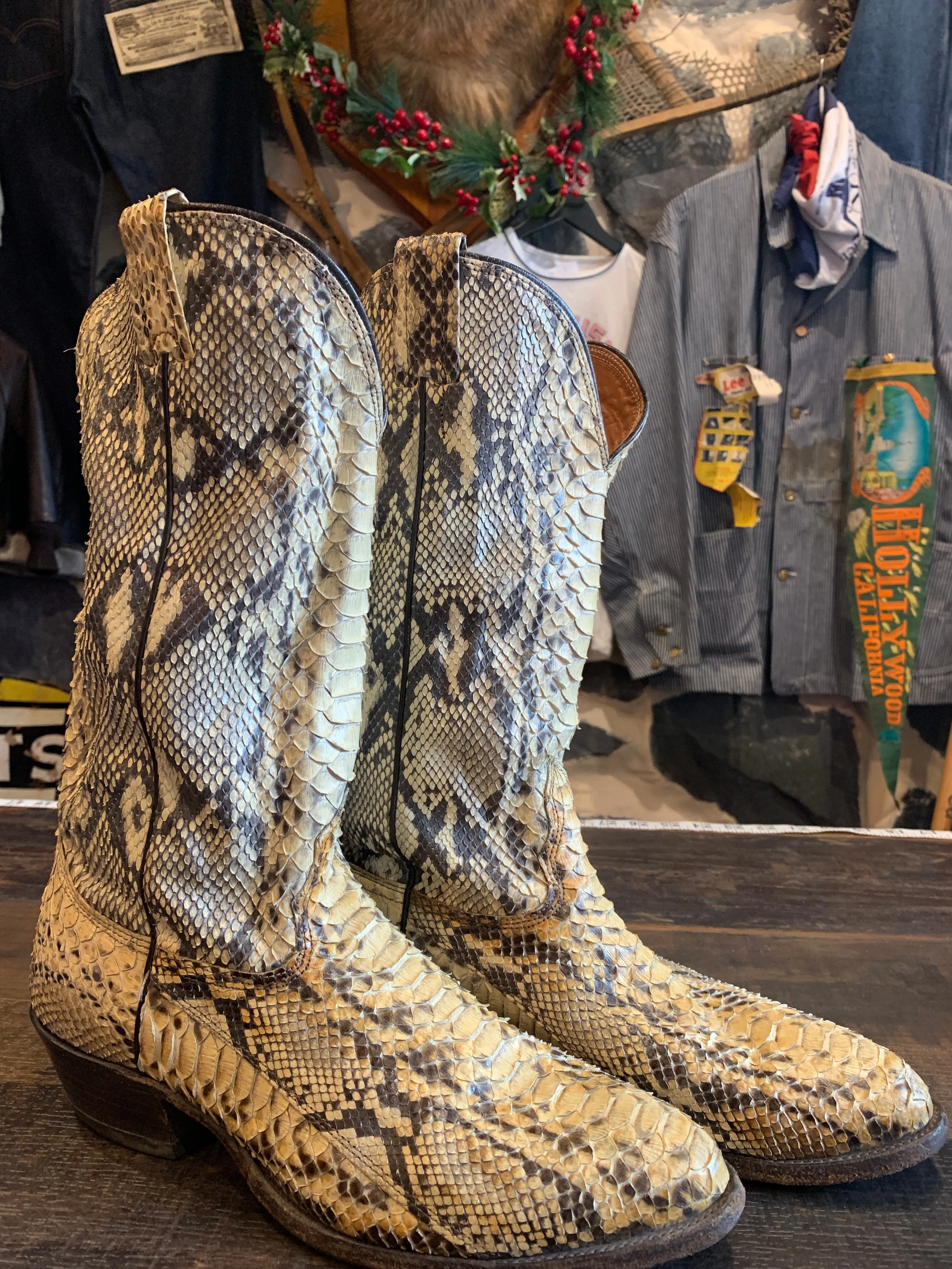 43. Vintage Nocona Full Snakeskin Exotic Very Rare Boots. 9d