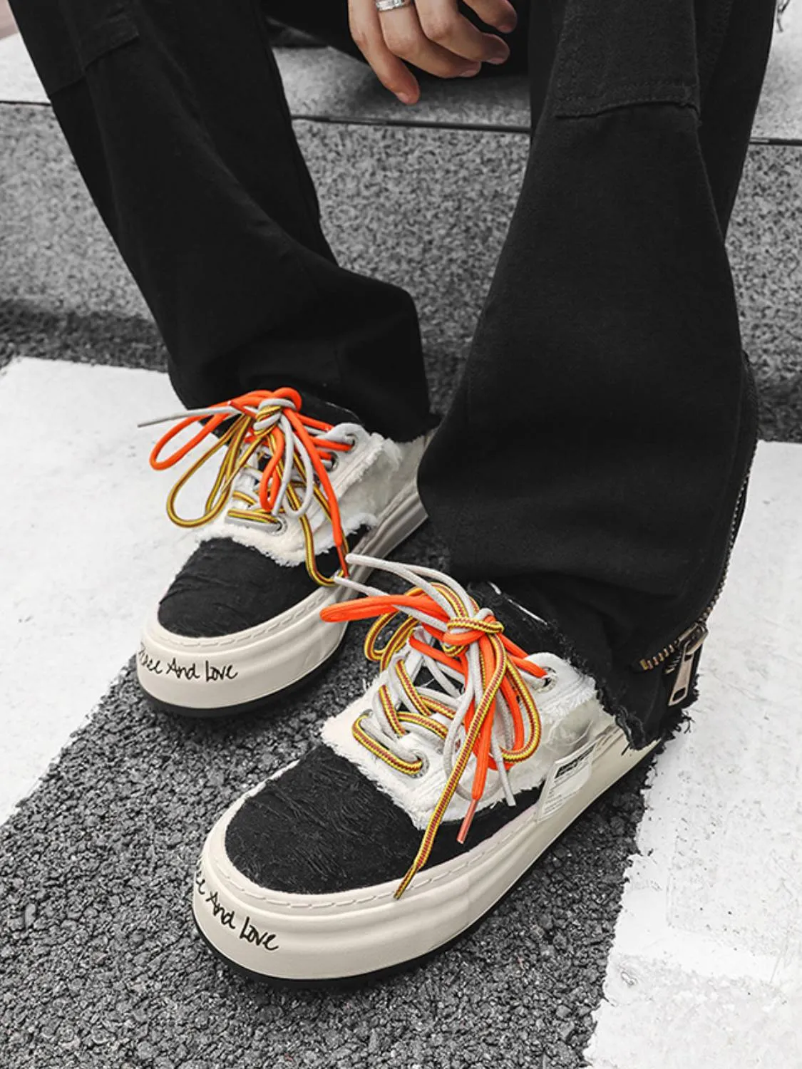 Contrast Label Skate Shoes