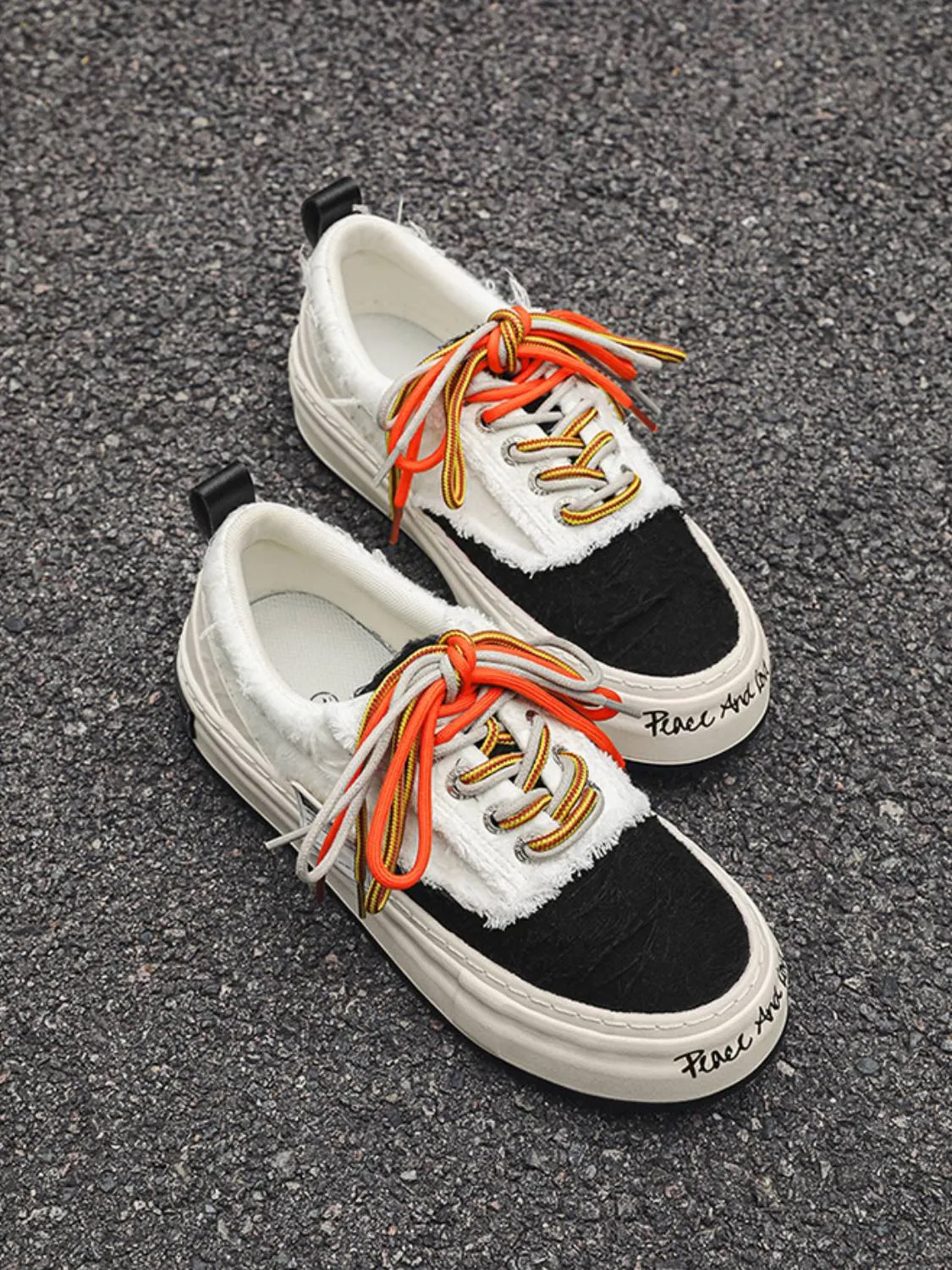 Contrast Label Skate Shoes