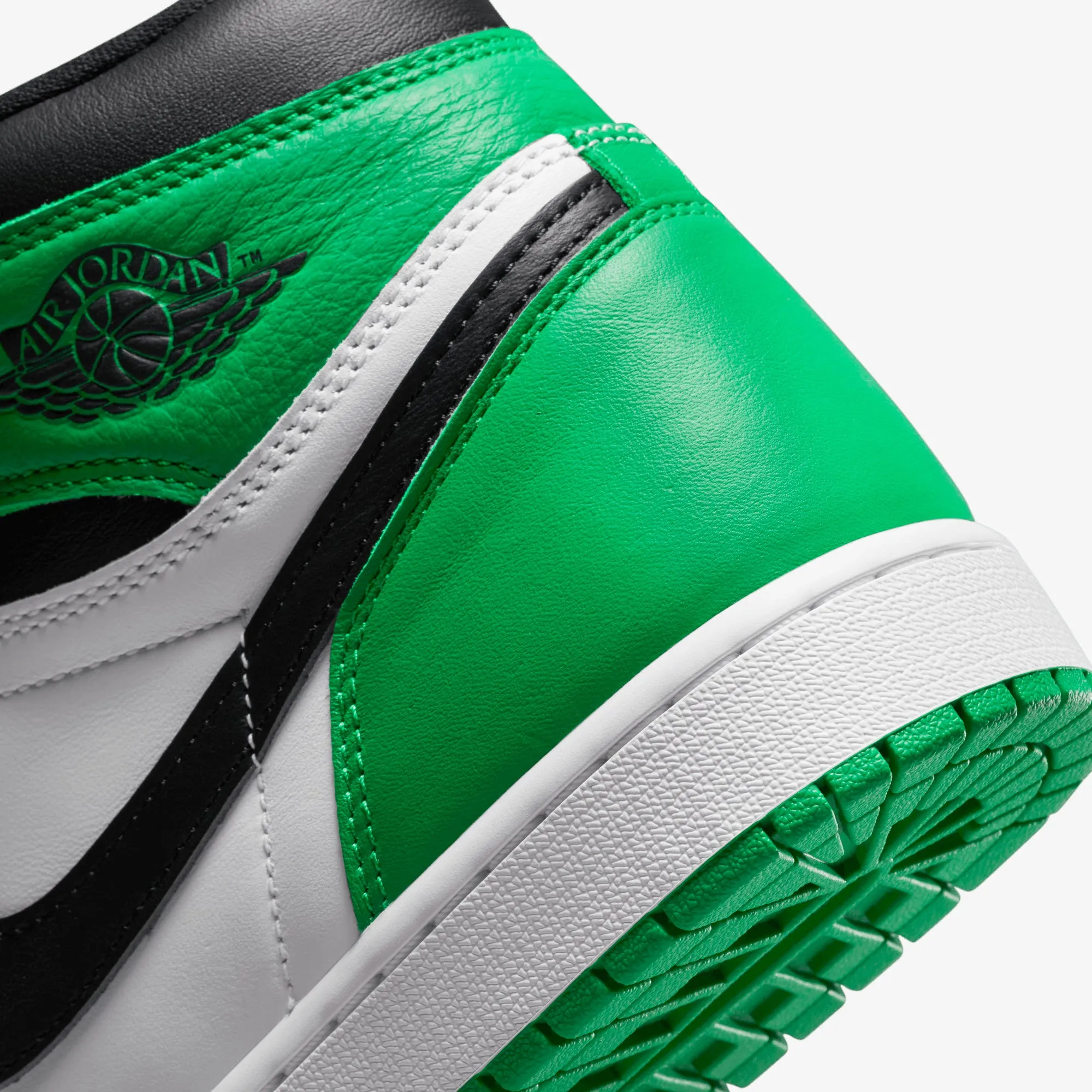 Jordan | AIR JORDAN 1 RETRO HIGH OG  { BLACK/LUCKY GREEN-WHITE