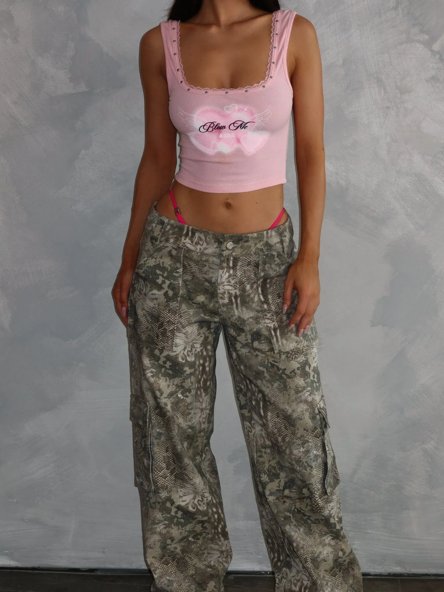 KISS ME CROP TOP LIGHT PINK