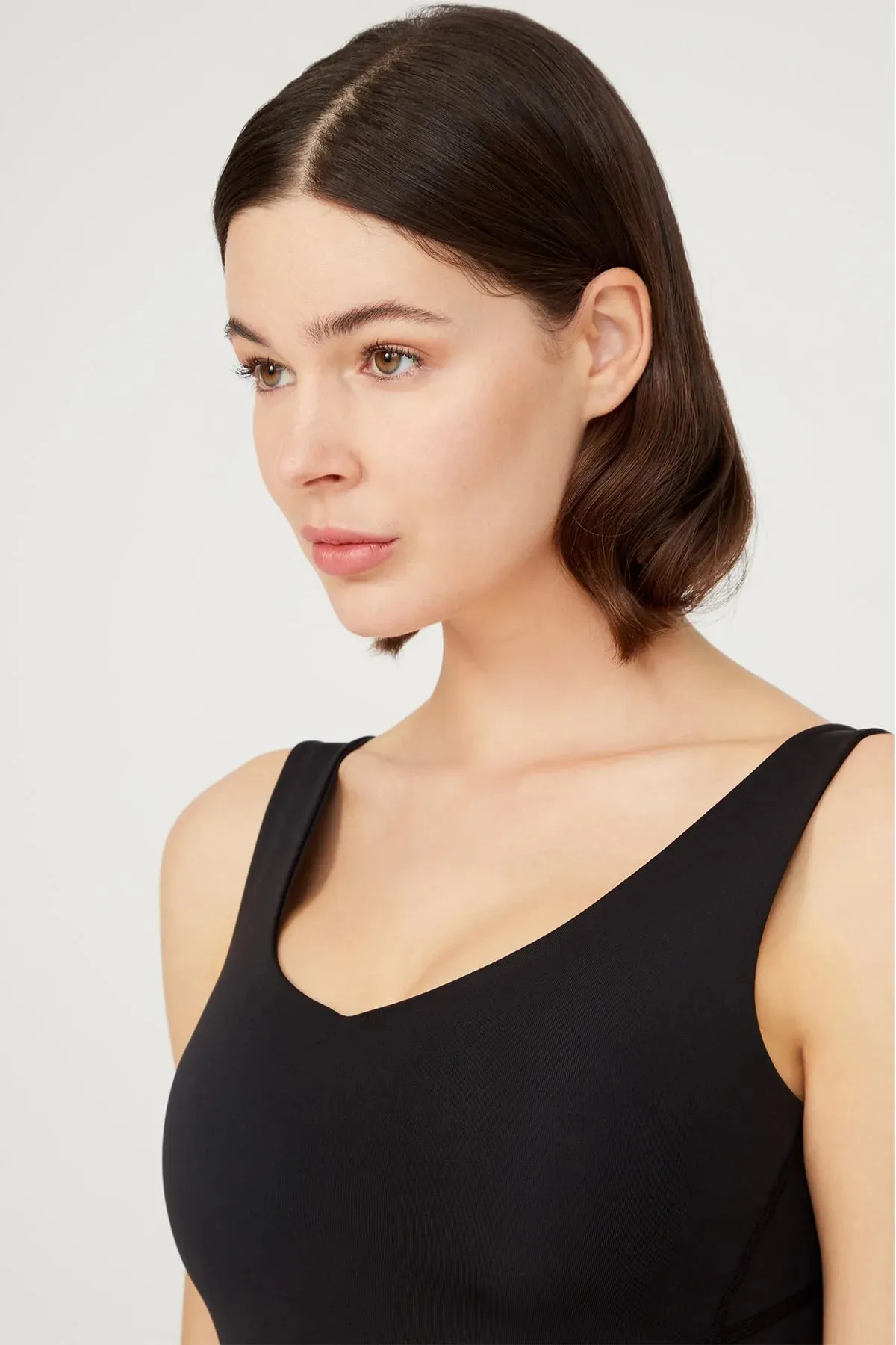 Los Ojos Women's Black V-Neck Covered Sports Bra