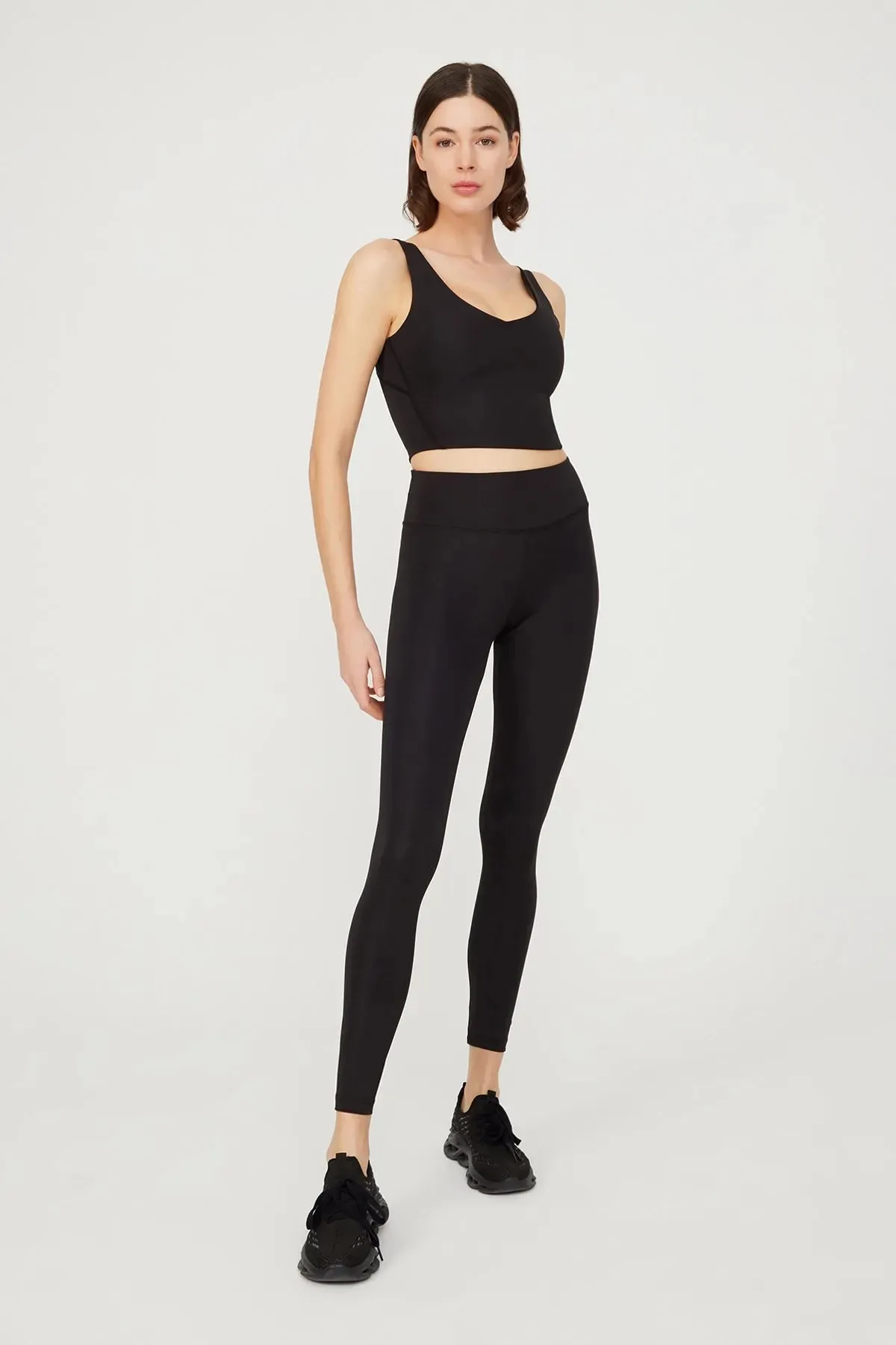 Los Ojos Women's Black V-Neck Covered Sports Bra