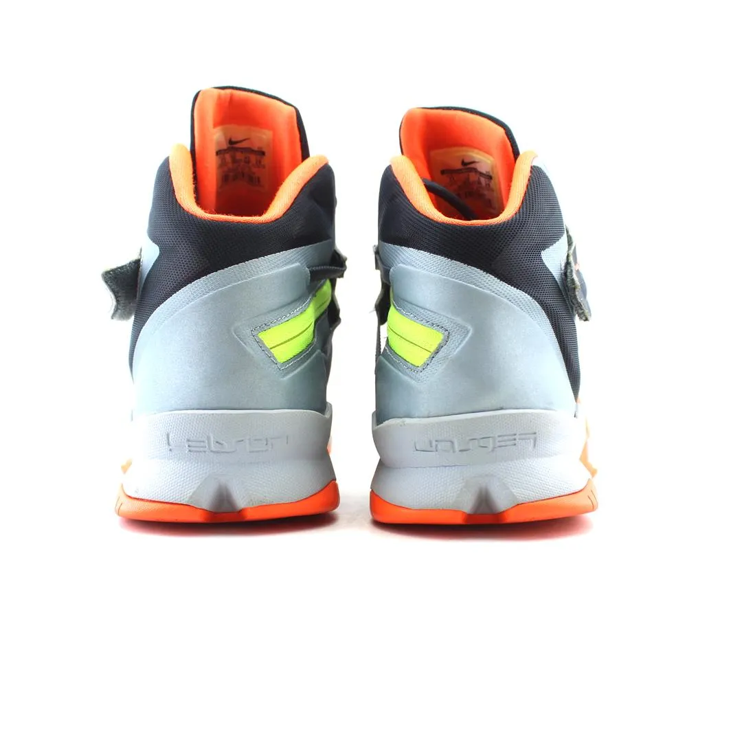 NIKE AIR ZOOM SOLDIER 8