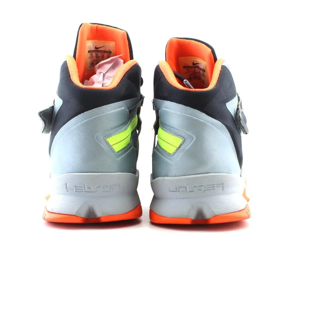 NIKE AIR ZOOM SOLDIER 8