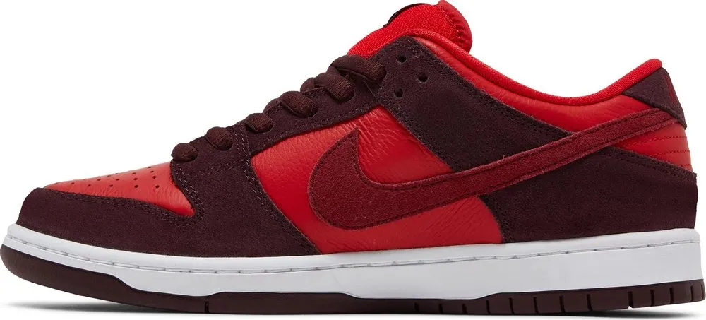 Nike SB Dunk Low ‘Cherry’ (Size UK7.5/US8.5)