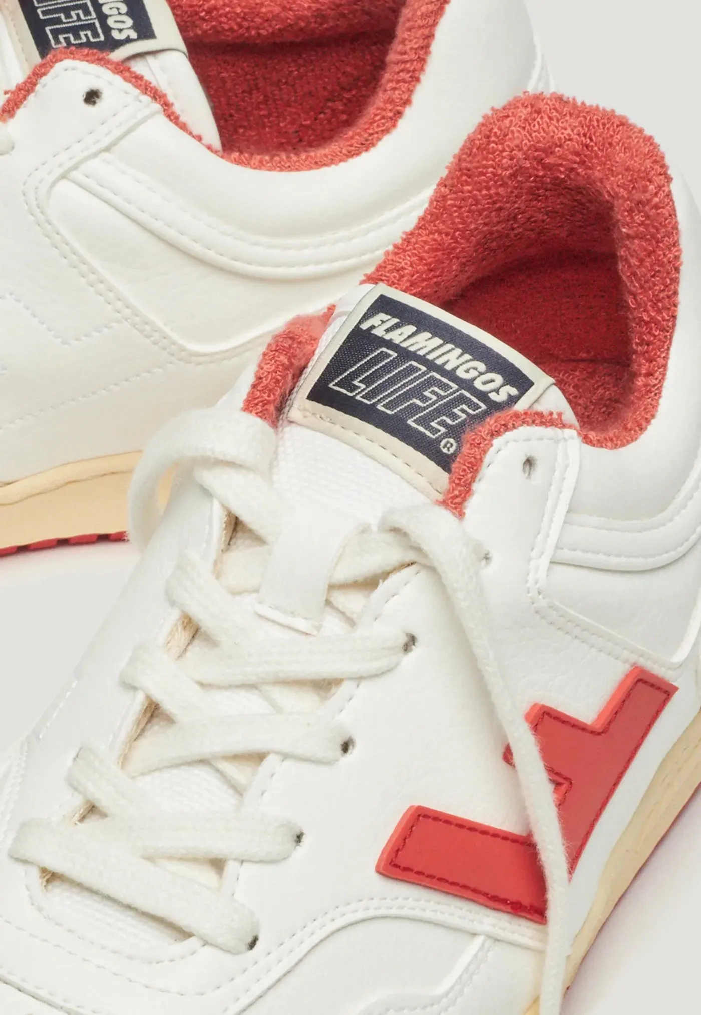 Retro 90s Sneaker - White Vanilla Tomato