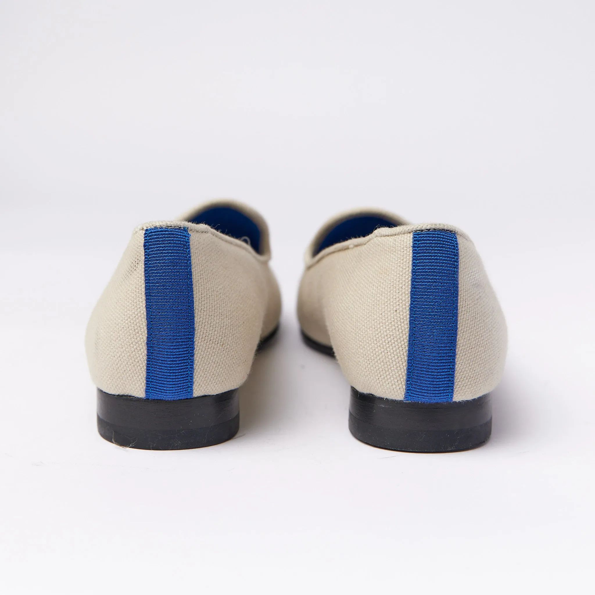 Slipper Painted Lap Dog / 35