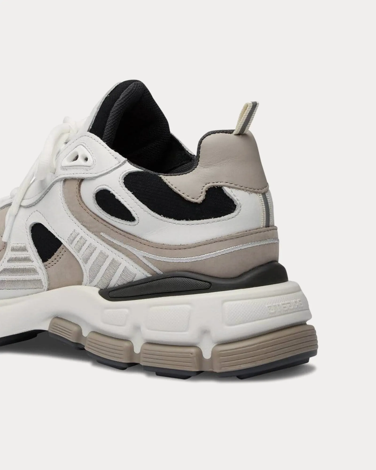 Sphere Runner Beige / Black Low Top Sneakers
