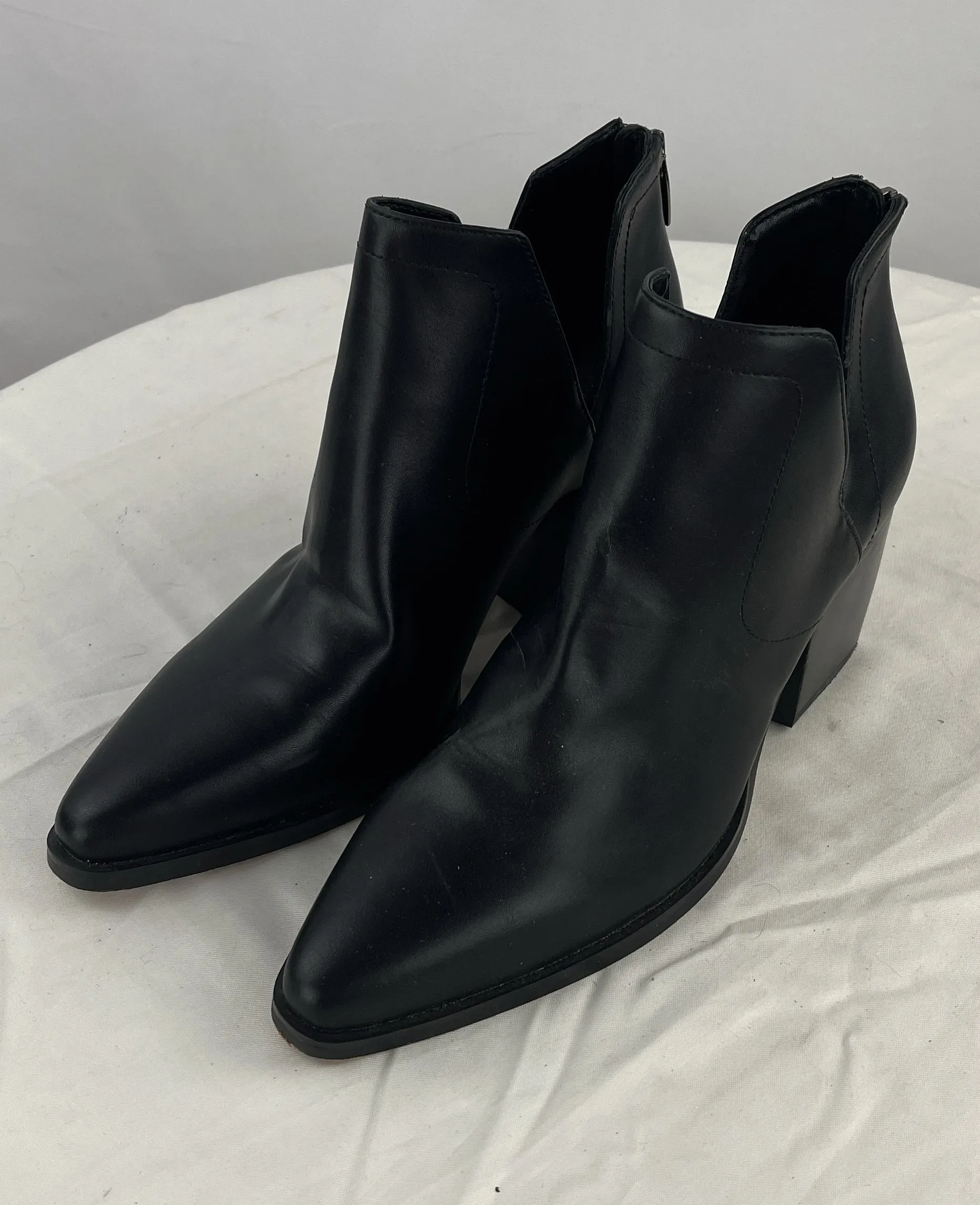 Vince Camuto Women's Black Leather Split Side Ankle Zip Up Boots Size 7.5