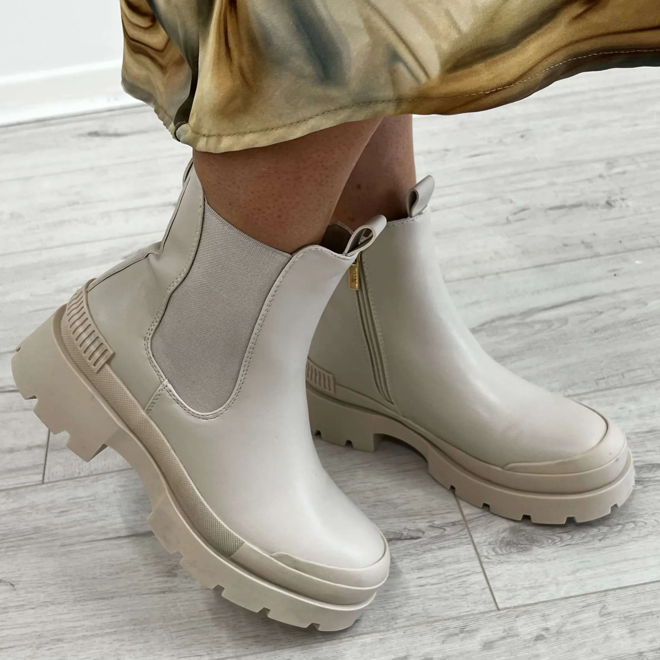 XTI Neutral Chunky Pull On Boots